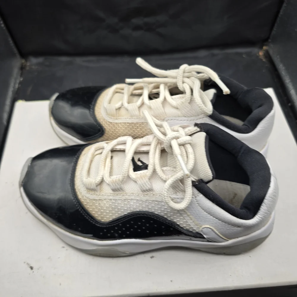 Nike Black‎ and White Kids Sneakers